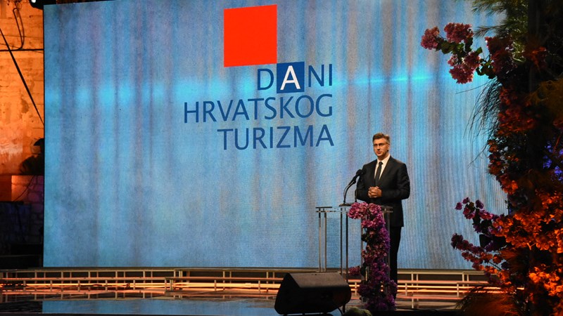 Do kraja godine 19 i pol milijuna turista, 106 milijuna noćenja i preko 12 milijardi eura prihoda